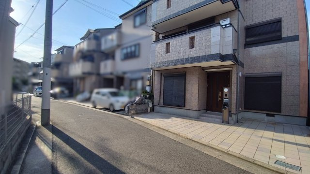 尼崎市食満　中古戸建の前面道路含む現地写真