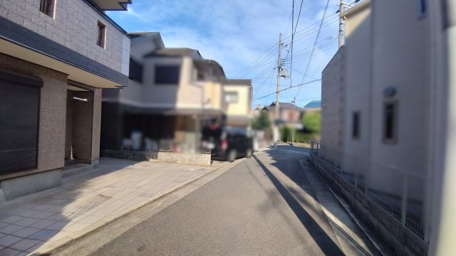 尼崎市食満　中古戸建の前面道路含む現地写真