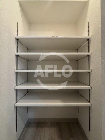 アーバネックス南森町WEST　堀川小学校区の収納|アーバネックス南森町WEST　シューズインクローゼット