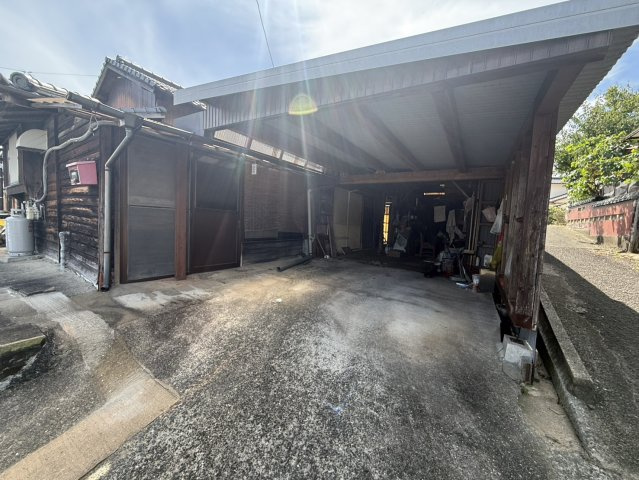 多久市南多久町　平屋の駐車場