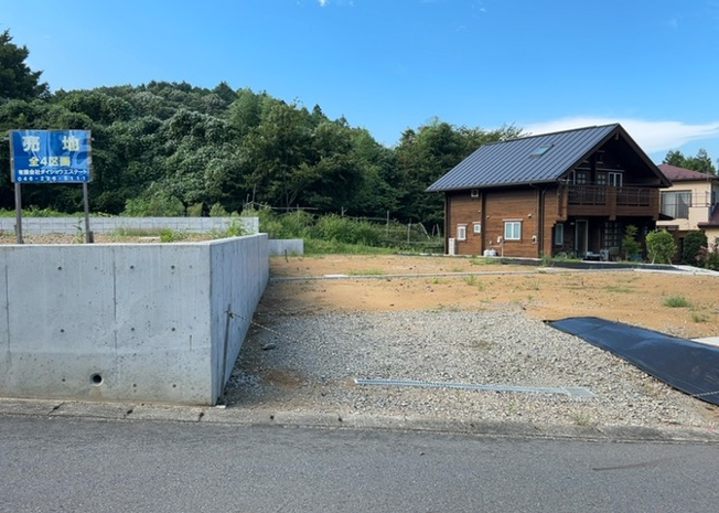 【外観】 | 物件の詳細については、現地を見てわかること以外に、役所や法務局などで調べないとわからないことがあります。そのため、現地に行く場合は、もしこの物件を買ったらどのような生活ができるかをイメージしましょう。