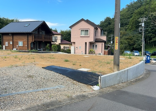 【外観】 | 土地購入を検討されている場合、境界杭がない状態で購入してしまうと境界確定測量をする必要があり、費用がかかります。購入の前に、売主、隣土地所有者立ち合いのもと境界を確定し境界杭を設置するのがベストです。