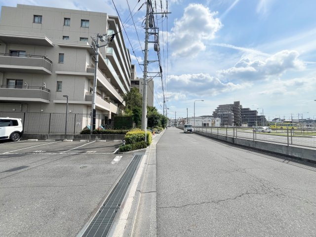 グランビュースクエアの外観|前面道路+外観です！