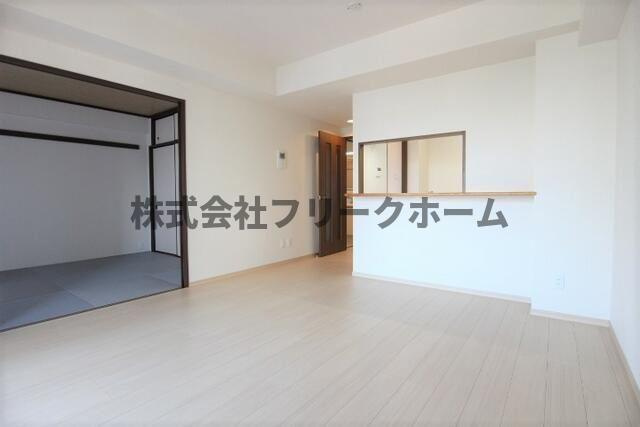 三鷹市下連雀７丁目の賃貸マンションの居間・リビング