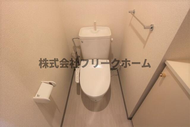 三鷹市下連雀７丁目の賃貸マンションのトイレ