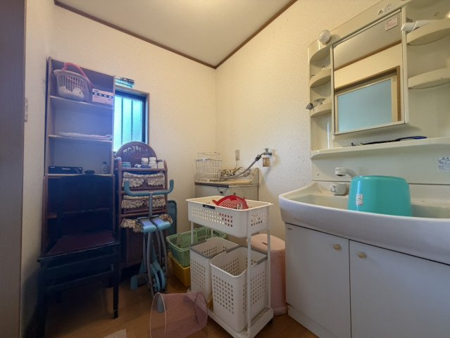 広々2世帯住宅！綺麗で住みやすい邸宅×広々駐車スペースの脱衣所