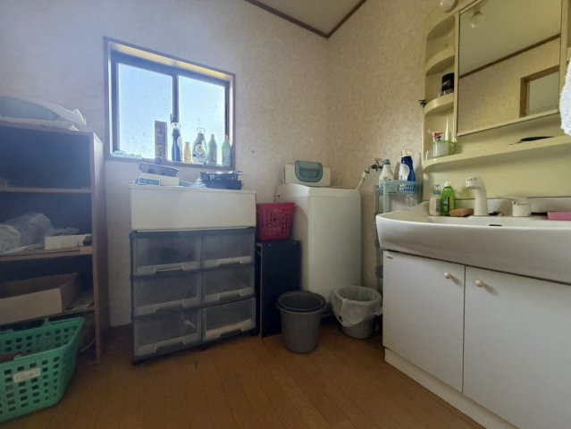 広々2世帯住宅！綺麗で住みやすい邸宅×広々駐車スペースの脱衣所