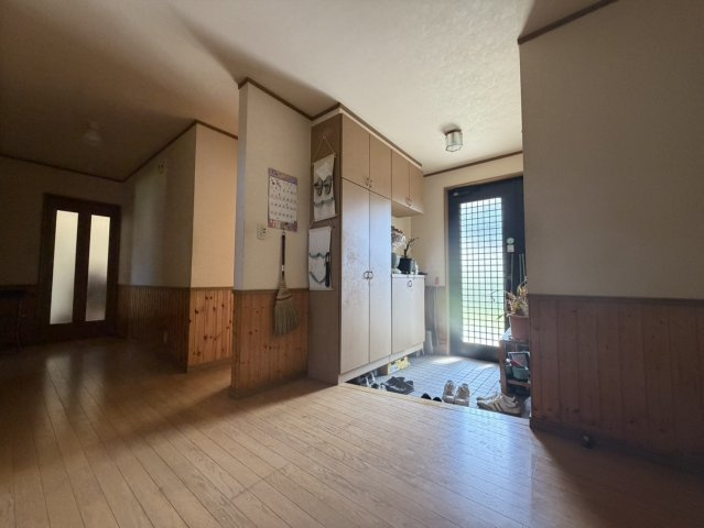 広々2世帯住宅！綺麗で住みやすい邸宅×広々駐車スペースの玄関