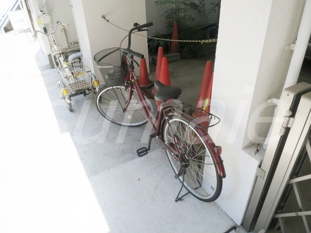 吉野コーポのその他共用部分|自転車はこちらに置けます☆