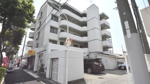 エレベーター付きで重い荷物も便利です♪