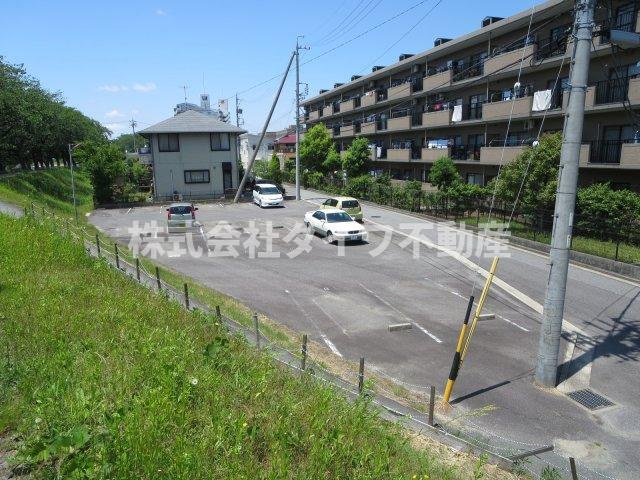 マンション北極星の駐車場