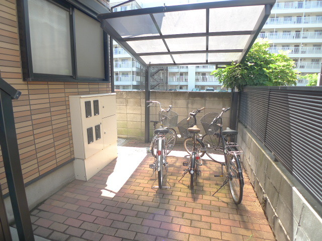 リラ中山のエントランス