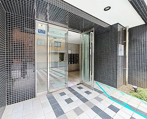グラントゥールス神田岩本町のエントランス
