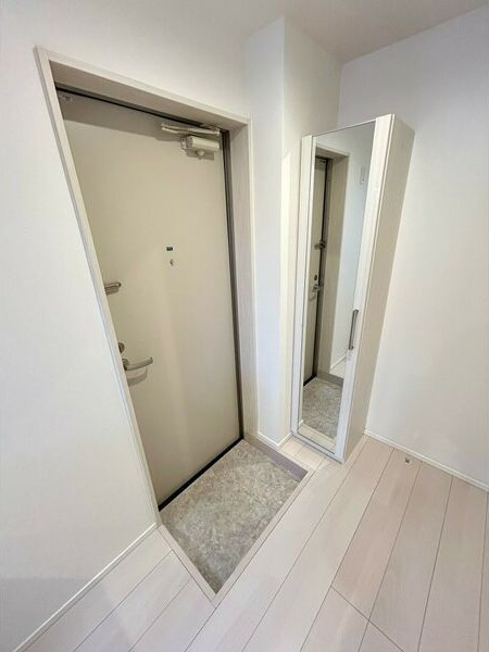 Loft11名駅西の玄関