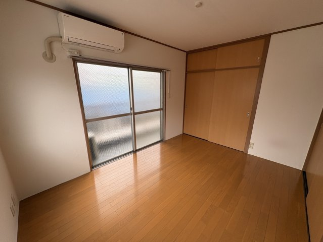 ATLASビルの洋室