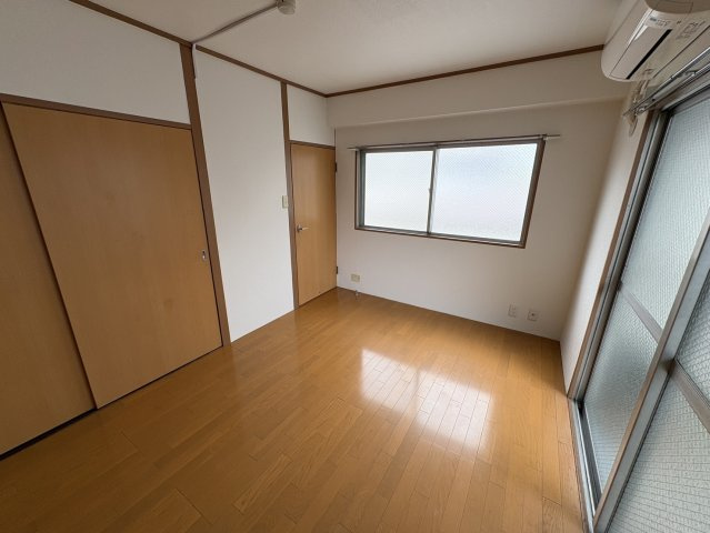 ATLASビルの洋室