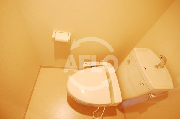 メゾンクラウン鷺洲　鷺洲小学校のトイレ|メゾンクラウン鷺洲　温水洗浄便座