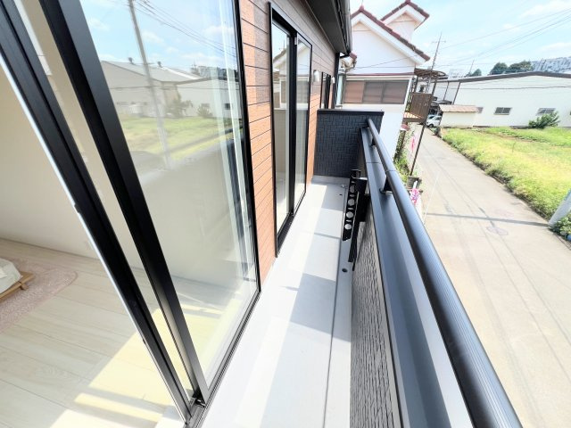 武蔵村山市学園1丁目　全1棟　新築戸建のバルコニー