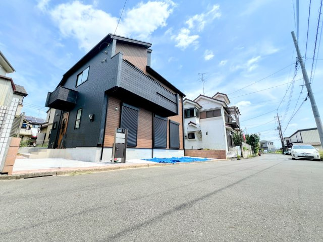武蔵村山市学園1丁目　全1棟　新築戸建の前面道路含む現地写真