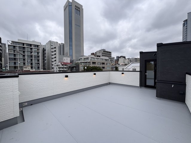 新築戸建・渋谷区本町一丁目のバルコニー|屋上ループトップバルコニー