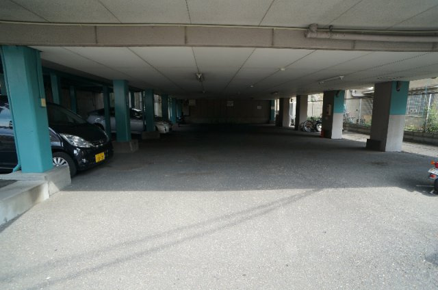 レジデンス青葉　大塚 の駐車場