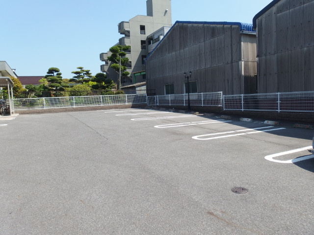 グレイス錦の駐車場