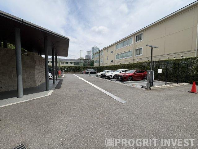 パークタワー渋谷本町の駐車場