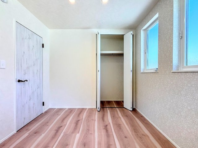 戸塚区深谷町　新築戸建て　第4の洋室|［モデルハウス］◆気持ちの良い風が室内へ入り込む居室。家具を配置しても広々ご利用いただけます！！