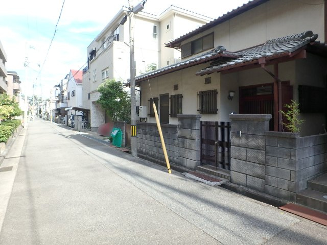 西宮市小松東町２丁目土地の前面道路含む現地写真