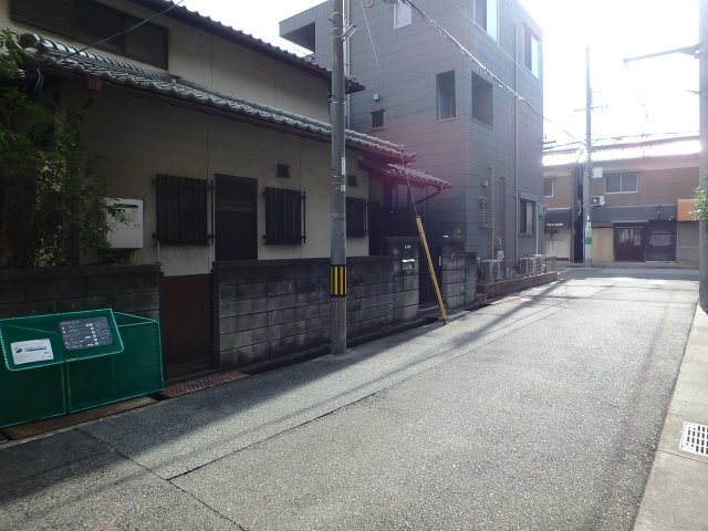 西宮市小松東町２丁目土地の前面道路含む現地写真