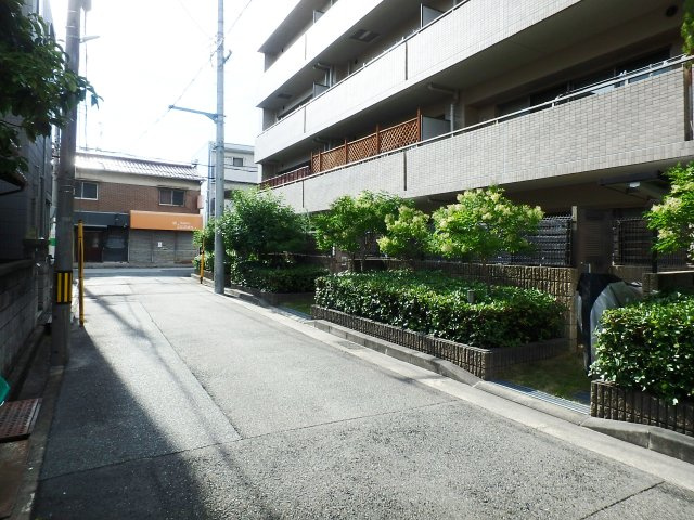 西宮市小松東町２丁目土地の前面道路含む現地写真