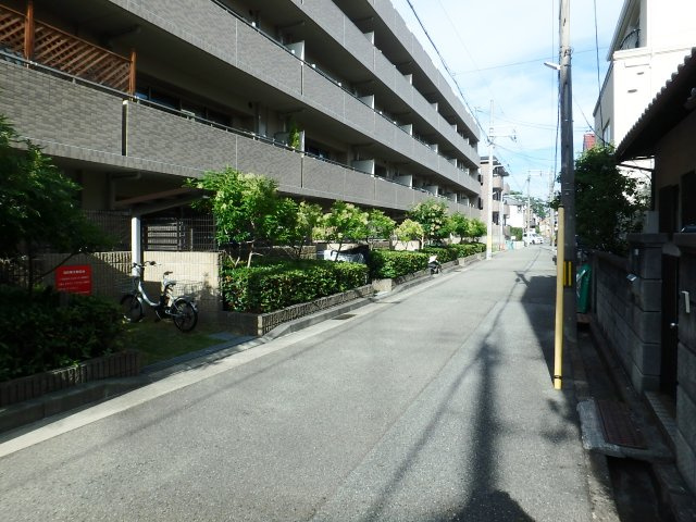西宮市小松東町２丁目土地の前面道路含む現地写真