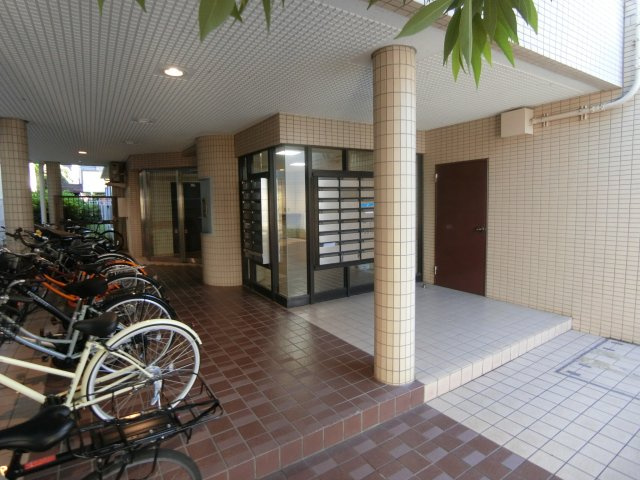 ストーク新丸子弐番館のエントランス