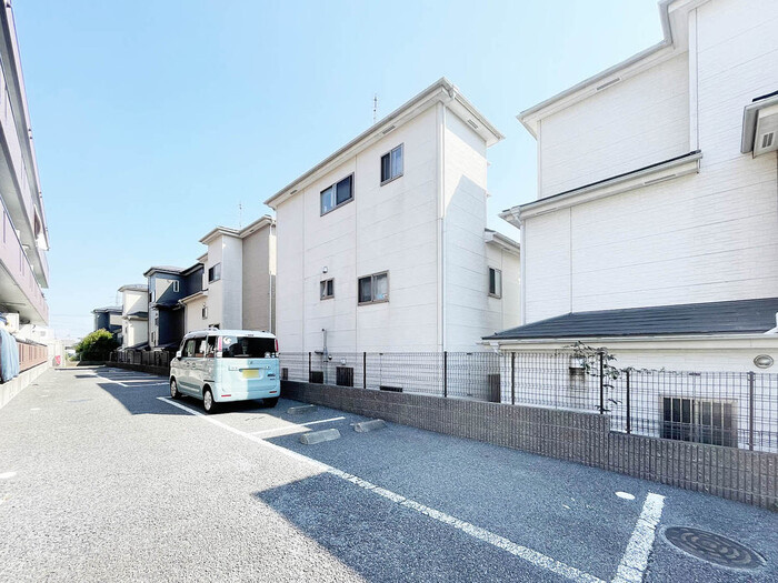 グリーンヒルズの駐車場