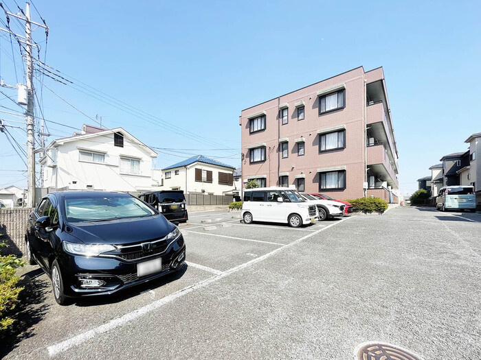 グリーンヒルズの駐車場