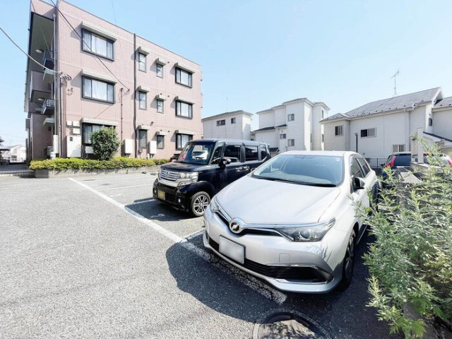 グリーンヒルズの駐車場