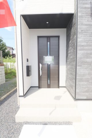 郡山市七ッ池町　　　  １号棟　　　橘小学校、郡山第３中学区　の玄関