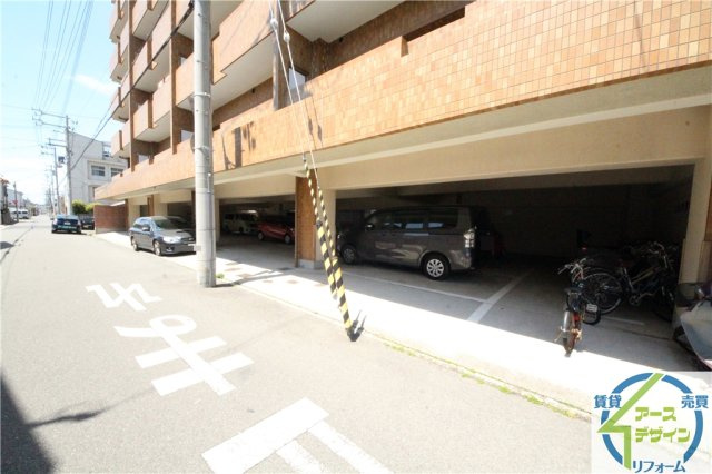 ルミエール明石の駐車場