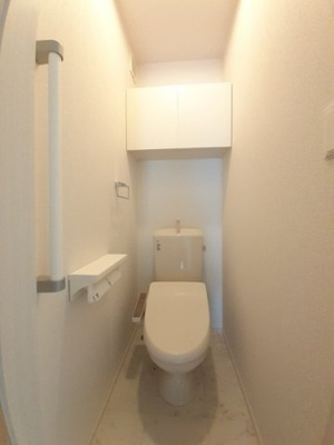 【トイレ】 | アルバーダ　1LDKHW | 清潔感のあるトイレです