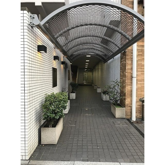アルス鶯谷のエントランス