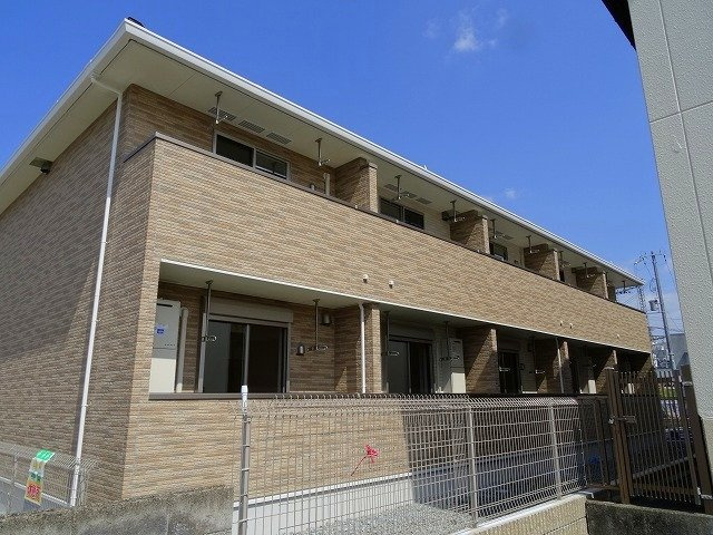 橿原市内膳町３丁目のアパート