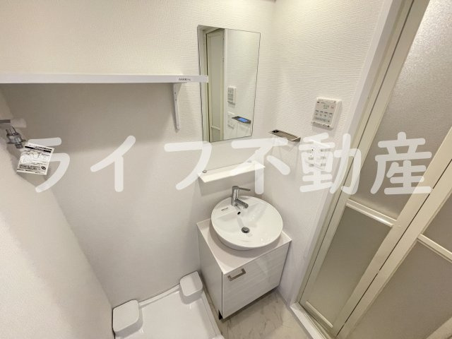 エスリードレジデンス大今里の独立洗面台|独立洗面台あり、毎朝おしゃれに忙しい女性の方におすすめです