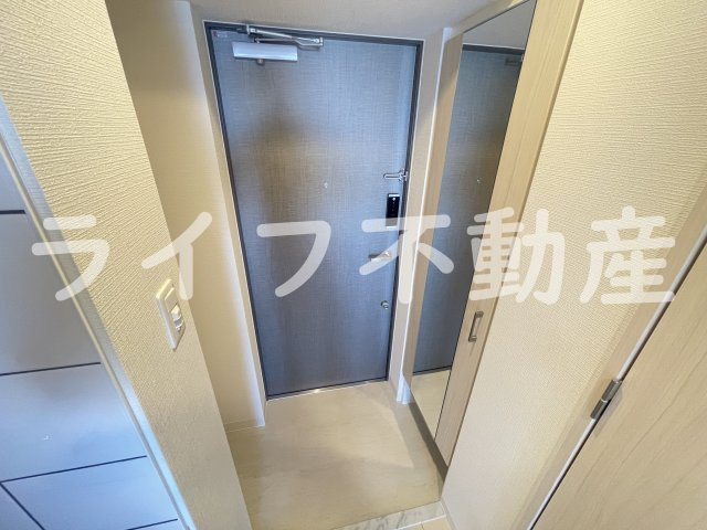エスリードレジデンス大今里の玄関|収納もある玄関です