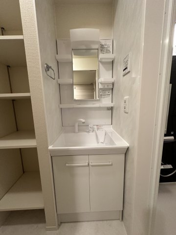 GRAND D-ROOM昭和町の洗面所