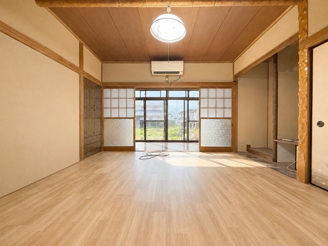 離れのある暮らし×137坪の敷地と豊富な部屋数を愉しむ家の居間・リビング|居間です