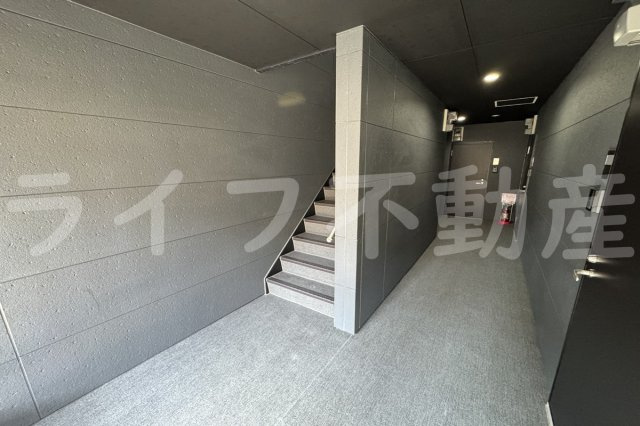 セレニティ衣摺のエントランス|落ち着いたエントランスです