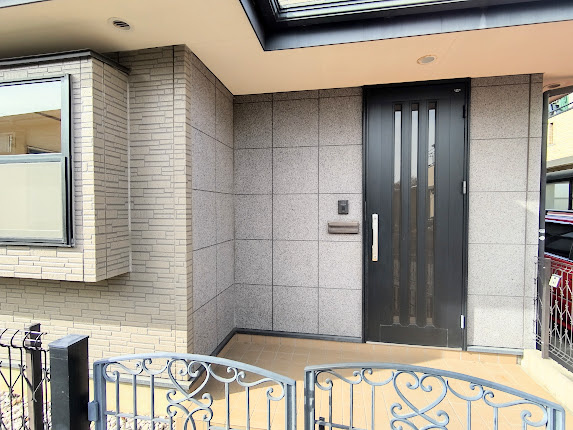三輪町一戸建住宅のエントランス|写真は別号室のものです