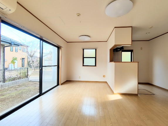 三輪町一戸建住宅の居間・リビング|写真は別号室のものです