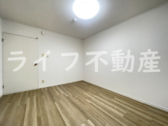 ハイツ富士パートⅡの洋室|明るい洋室です