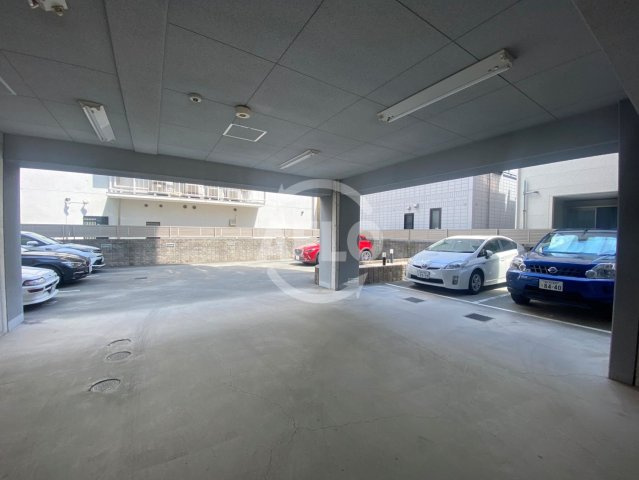 ラクラス高殿の駐車場